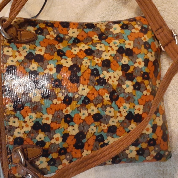 Fossil crossbody lightweight bag. - Picture 4 of 6